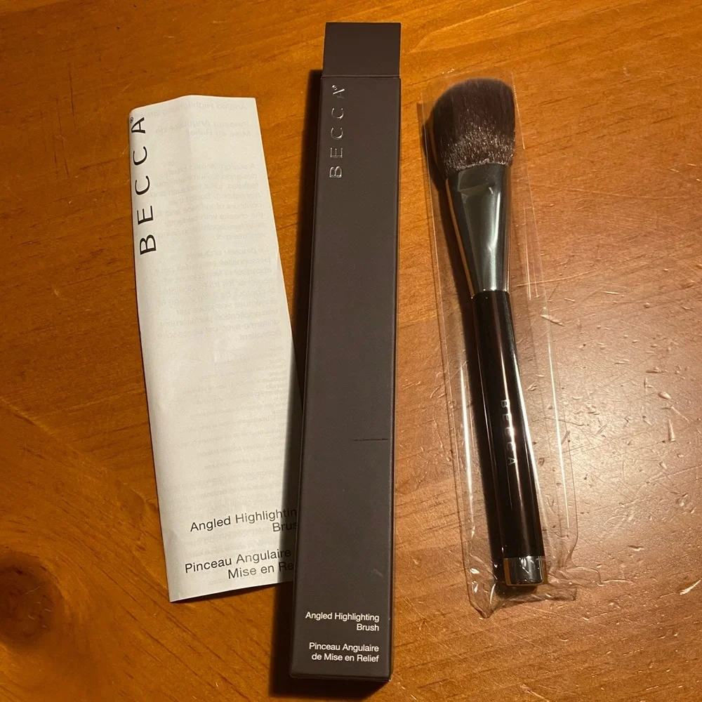 BECCA Angled Highlighting Brush